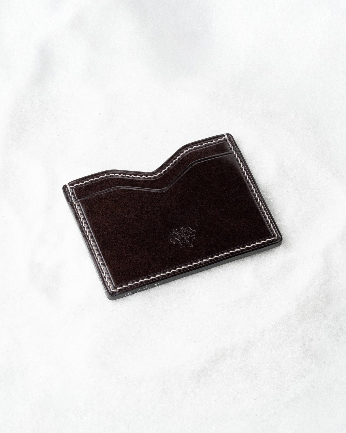 Berling Heirloom Anthracite card holder, Shell Cordovan, dark gray - top view in snow