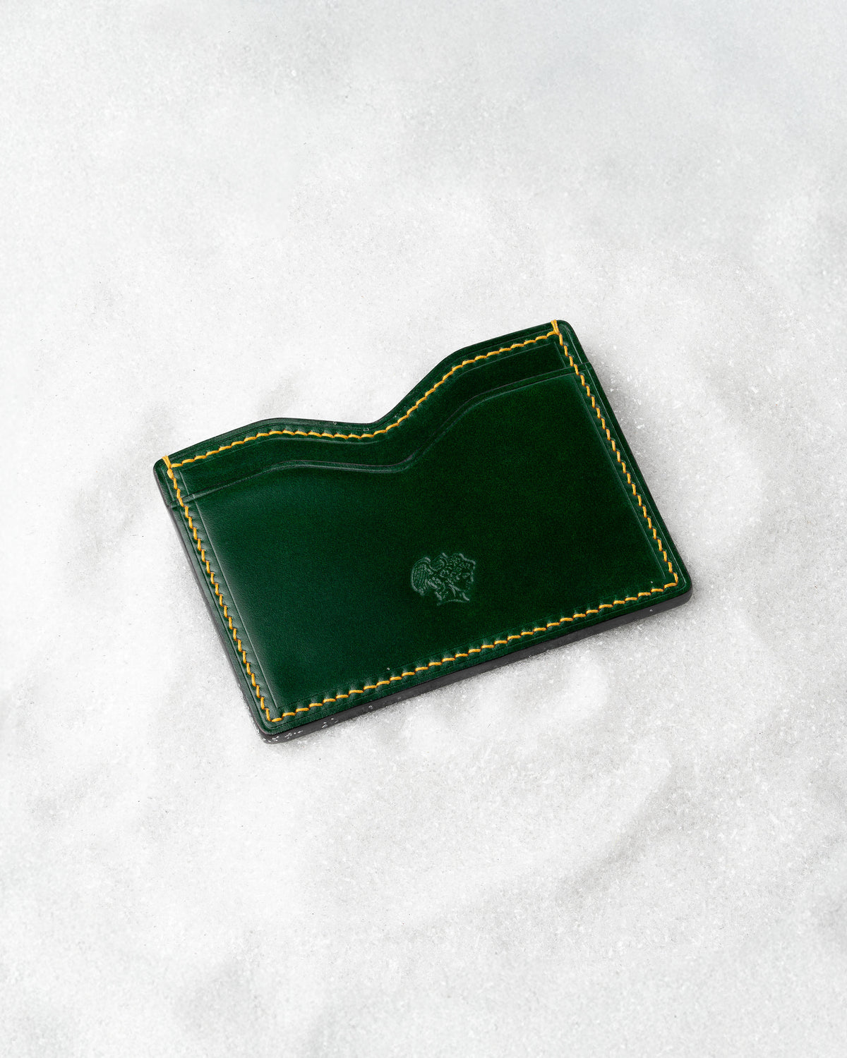 Berling Heirloom Emerald card holder, Shell Cordovan, green - top view in snow