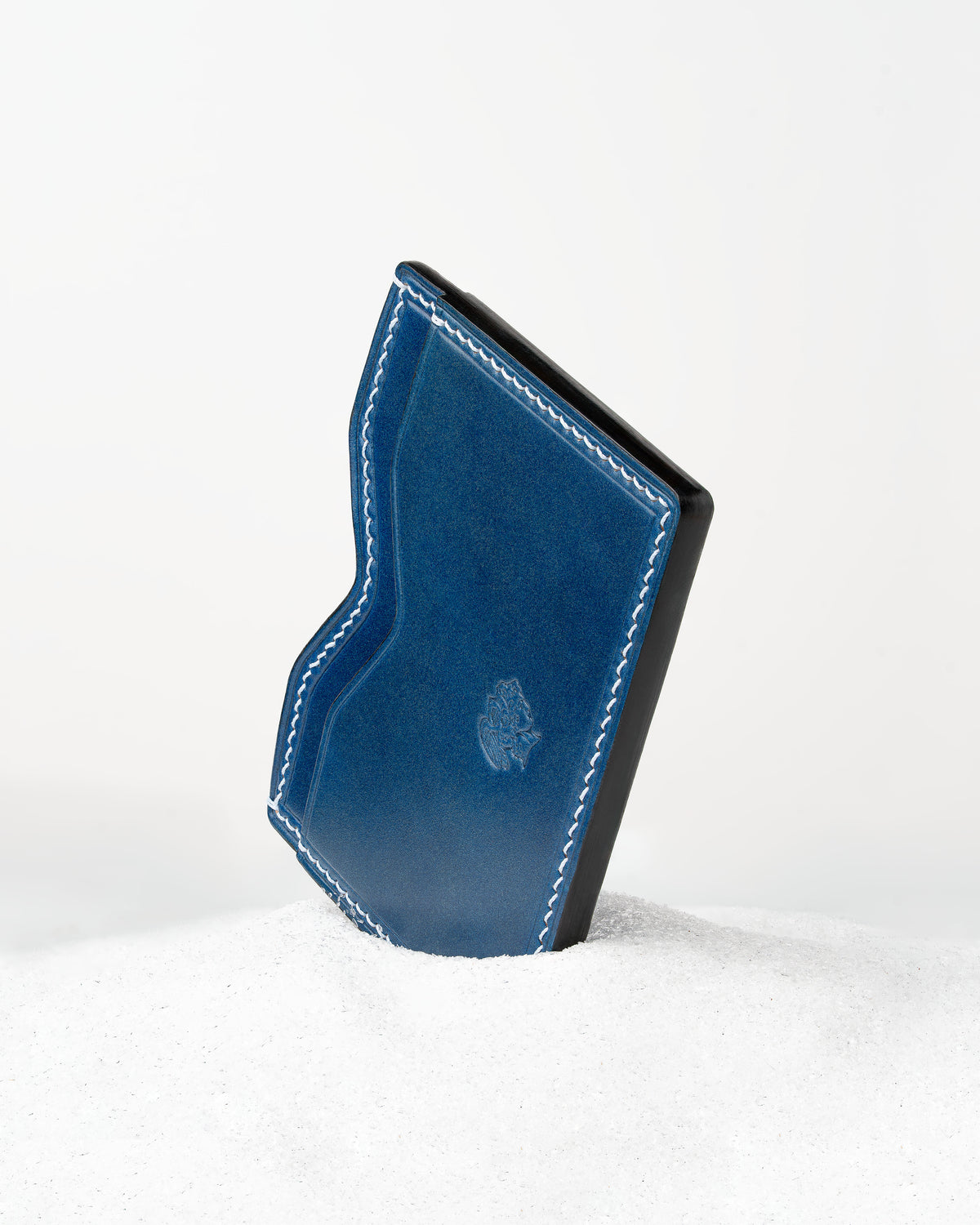Berling Heirloom Lapis card holder, Shell Cordovan, blue - front view, standing in snow