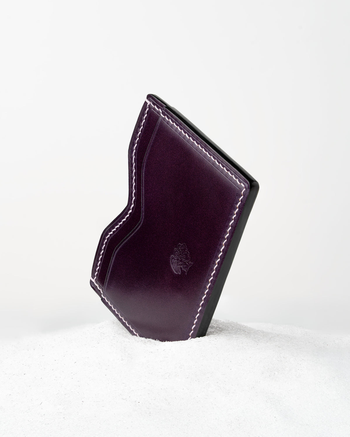Berling Heirloom Tyrian card holder, Shell Cordovan, purple - front view, standing in snow